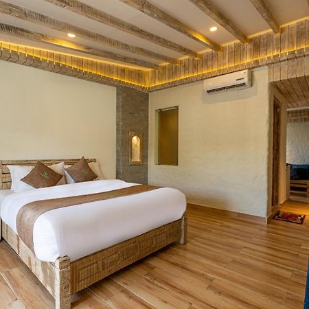 Kuti Resort & Spa Покхара Экстерьер фото
